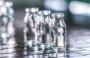 Компанія Stoelzle запускає нову надійну технологію EcoSecur для виробництва скляних флаконів 2-го гідролітичного класу
