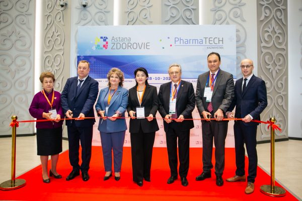 Министр здравоохранения РК Ажар Гиният посетила открывшиеся в Астане выставки Astana Zdorovie и PharmaTECH Kazakhstan