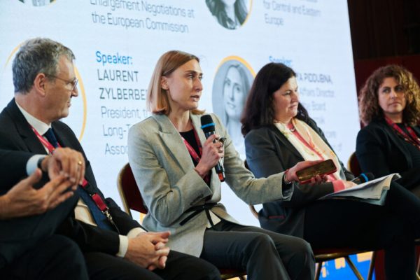 Роль фармацевтики у післявоєнній відбудові: «Фармак» долучився до Kyiv Investment Forum у Брюсселі
