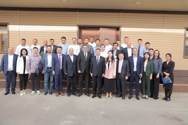 Узбекистан расширяет сотрудничество с Китаем в фармацевтической сфере