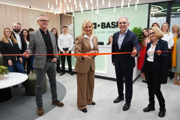 Команда BASF Україна офіційно переїхала до нового офісу в бізнес-центрі Mag.nett, що розташований у самому серці Києва!