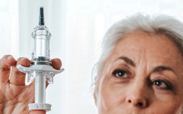 SCHOTT Pharma та Nemera представили повністю сумісну систему пасивного захисту для великооб’ємних попередньо наповнених шприців